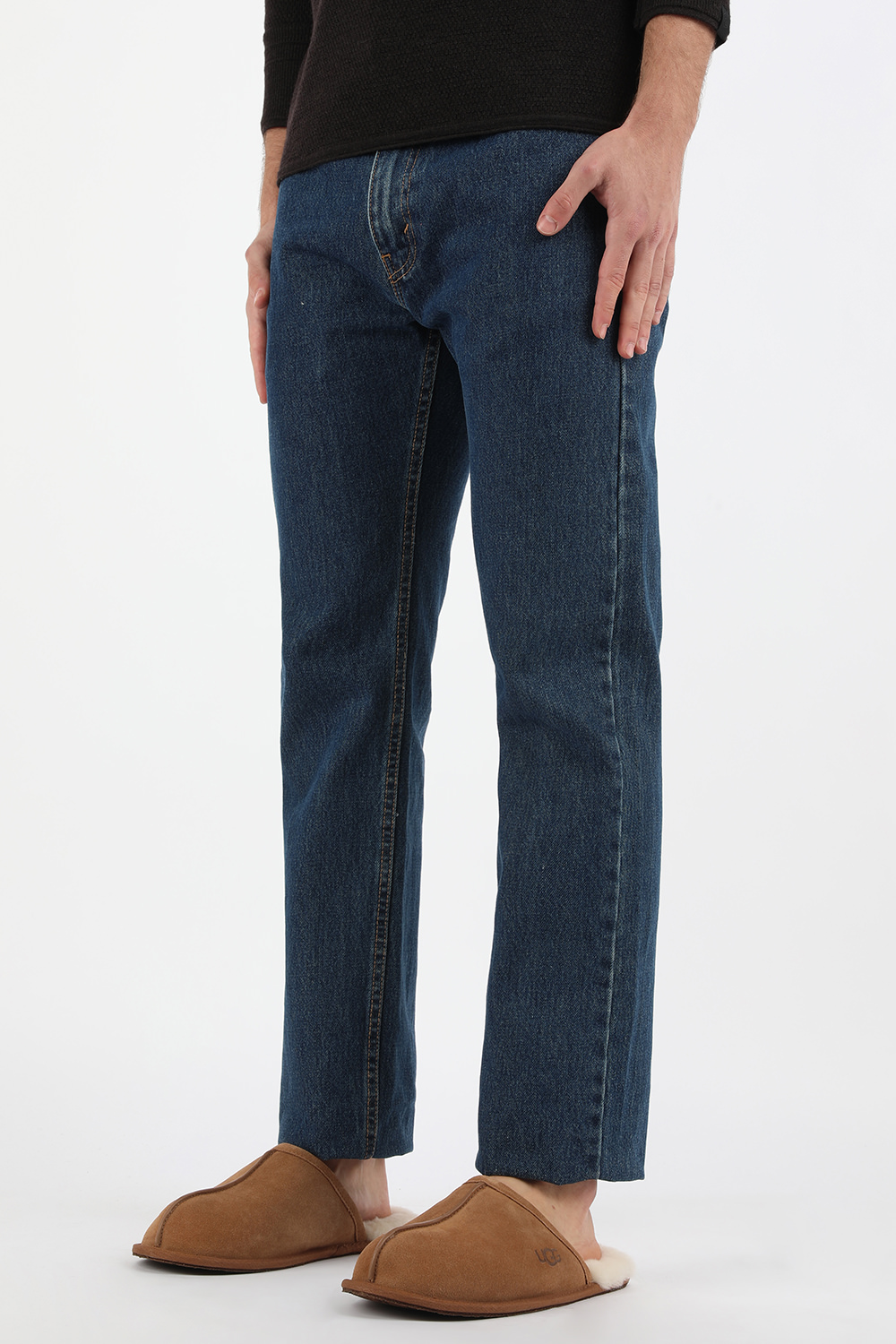 תמונת כל הלוק של נעלי בית סקאף